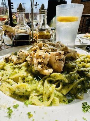 Fettuccine pesto with chicken