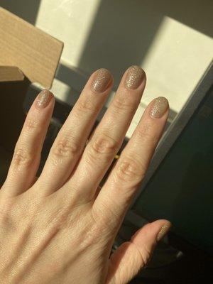 Gorgeous gold glitter gel nails