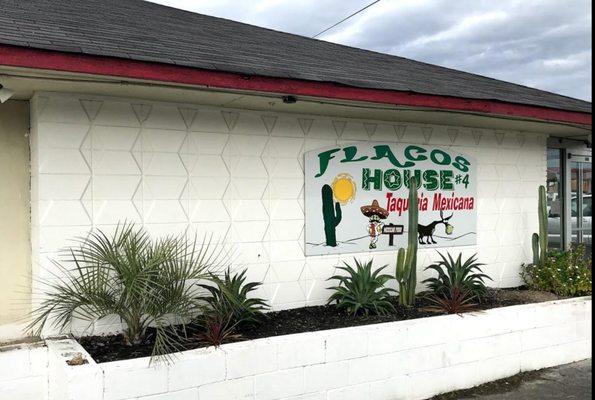 Flacos House serves the best Mexican food in Hinesville, GA. Try our delicious street tacos, burritos, quesadillas, nachos and so much more!