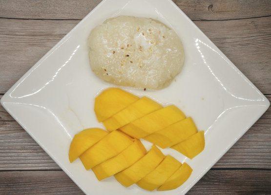 Homemade sticky rice with mango