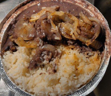 Frijoles y arozz with onions ($4)