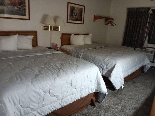 Most of the double beds rooms have Queens beds