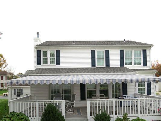 Retractable porch awning