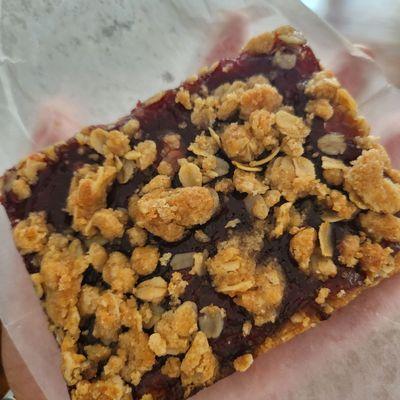 Raspberry oat crumble bar