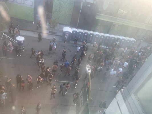 Folsom Street Fair on Folsom from my friends 5th story apartment Sunday September 25, 2022