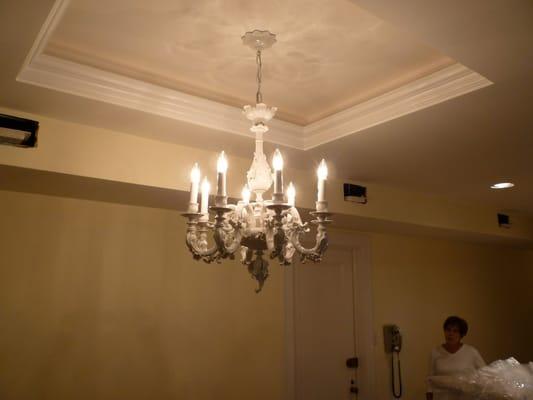 A porceilin chandalier