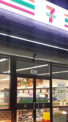 This 7-Eleven is 420 friendly hahahajajajaja