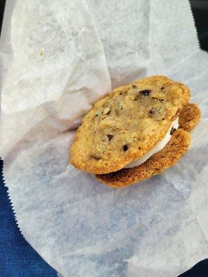 Amaretto Cookie