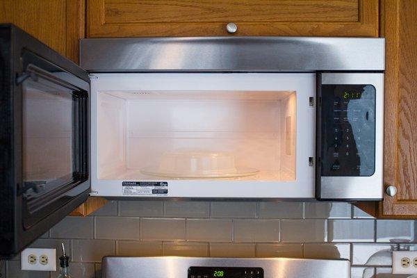 That is one CLEAN microwave