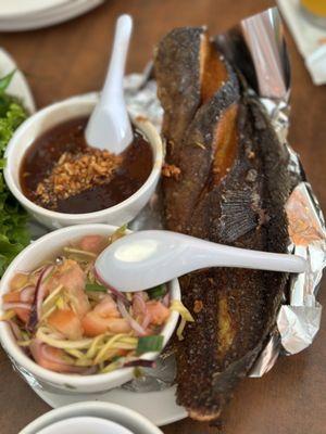 Catfish with tamarind dip & mango salad