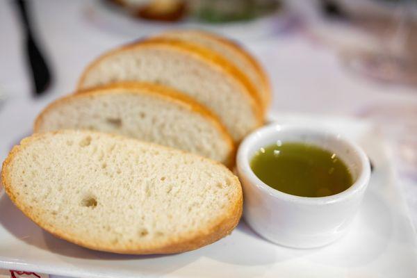 Complimentary Bread and Oil ($0)