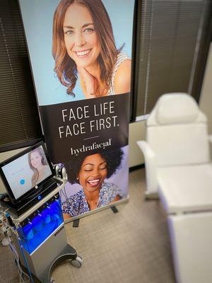 Glowing skin is only one step away! Deeply cleanse, extract, and hydrate your skin with a Signature Hydrafacial treatment.