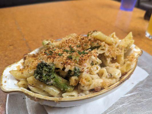 Wood fired Mac & Cheese with bacon and broccoli