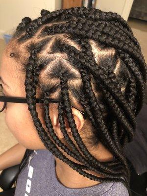 Knotless Box braids with triangular parts