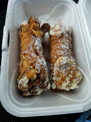 Sponge candy & pumpkin pie cannoli