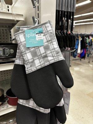 Oven glove being sold at Goodwill