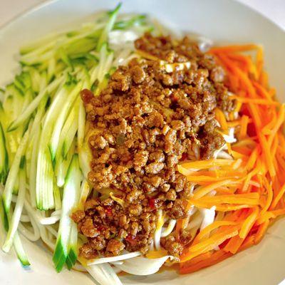 Noodles w. minced pork sauce