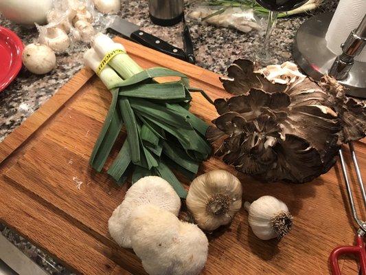 Leek, oyster mushrooms, lion mushroom, smoked garlic. Is the larger bulb and it smells amazing