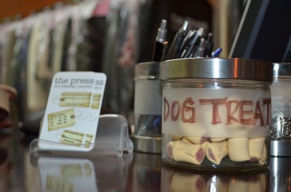 Dogs are welcome! Please bring them in for free treats!!