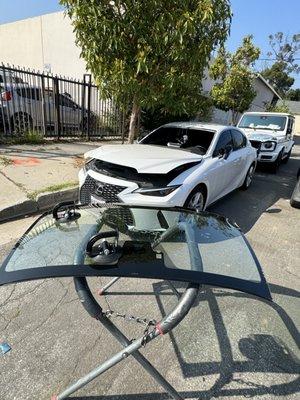 Lexus es300 2024 front windshield