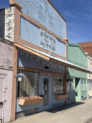 Located where another popular restaurant was in "downtown" Montague.