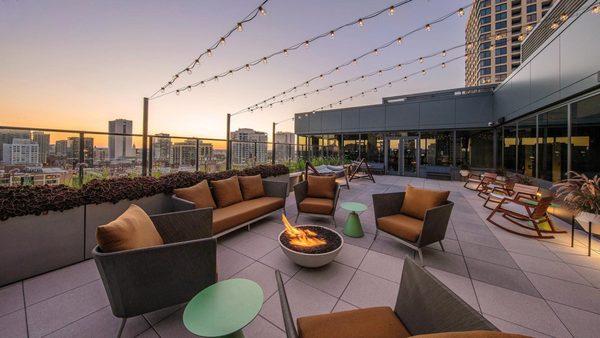 Marlowe Chicago Community Rooftop Firepit and Lounge at Sunset