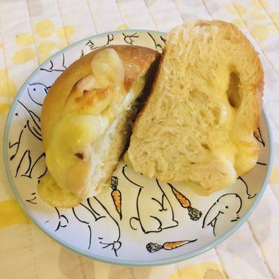 Fluffy bread with baked cheese