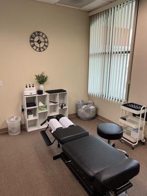 Chiropractic room: traction table, cupping & scraping