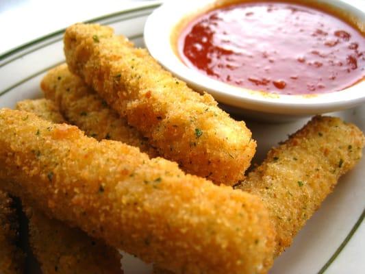 Mozzarella sticks with marinara