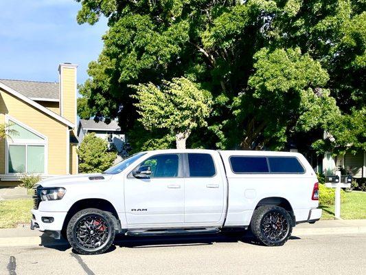 2 inch leveling kit, wheels n tires