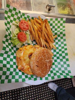 La famosa Gotty burger Riquisima  Camaron gratinado , pińa  lechuga tomate y sus suculentas papas a la francesa frescas mmmmmmm