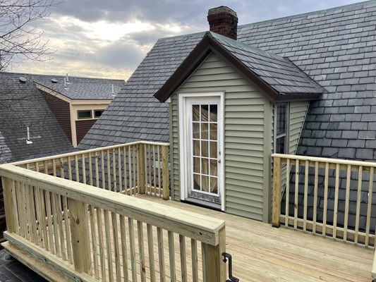 Flat rubber roof and decking