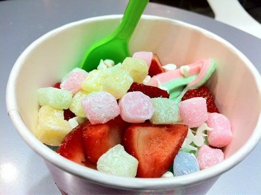 peppermint/irish mint with mochi, white yogurt chips, and strawberries