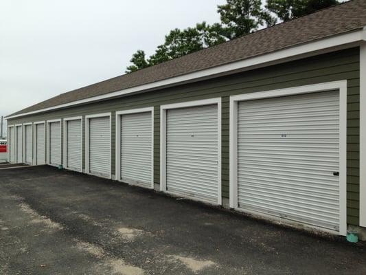 10' x 30' drive up storage units with 9' high doors