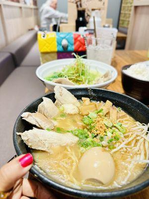 Garlic Tonkotsu, Chicken Rich