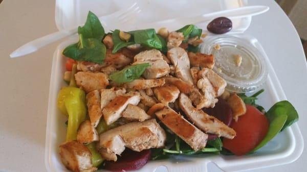 Greek salad made with spinach & grilled chicken