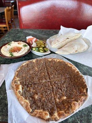 Lahmi Bi Ajeen, Hummus