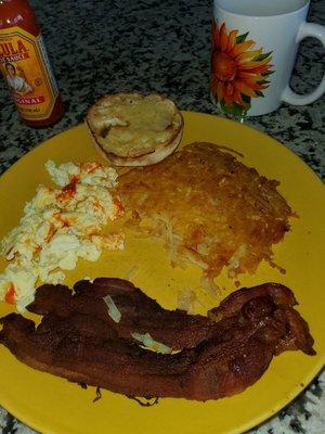 Eggs with bacon and hash browns