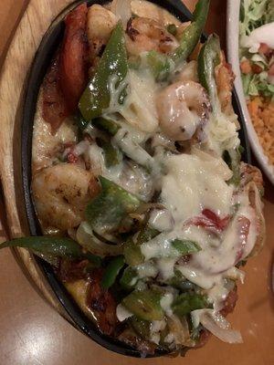 Cheesy shrimp fajita