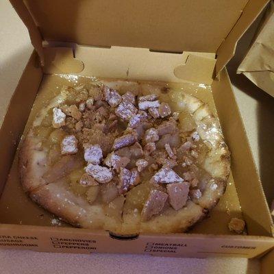 Apple pie dessert pizza