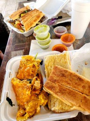 Veggie omelet with chicken and spinach Palomilla sandwich