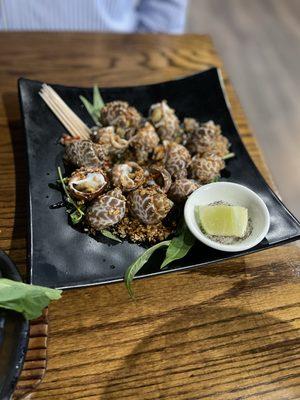 Öc Huong Xão Bo Töi flower snails with butter and garlic.