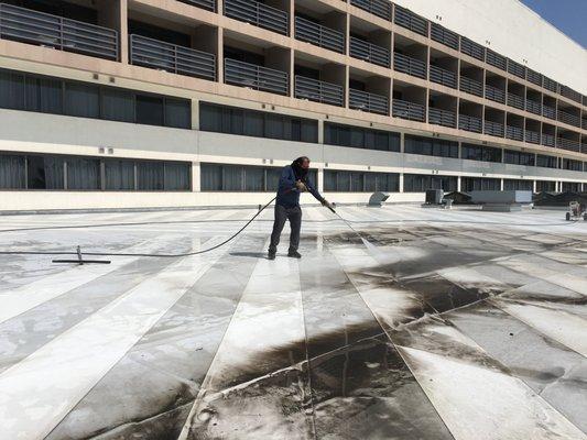 Vinyl Roof & Skylights Cleaning