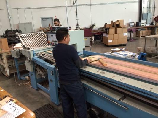 With folding speeds up to 52,000 pieces per hour we can handle your large projects with ease