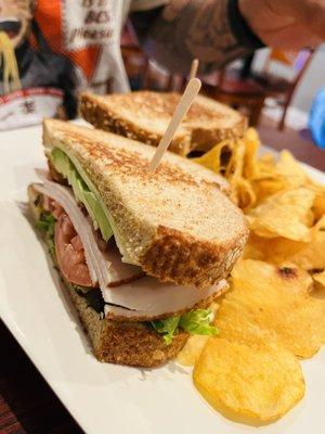 The turkey sando with chips