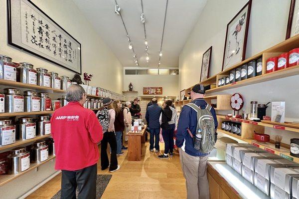 A tour group wandered in while we were tasting.