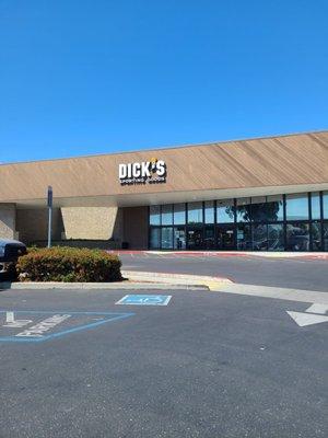 DICK'S Sporting Goods