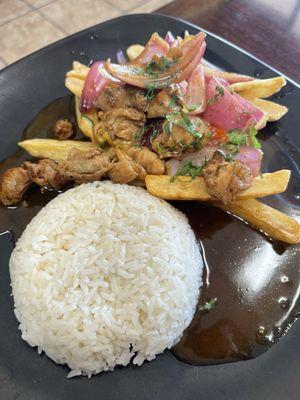 Pollo Saltado