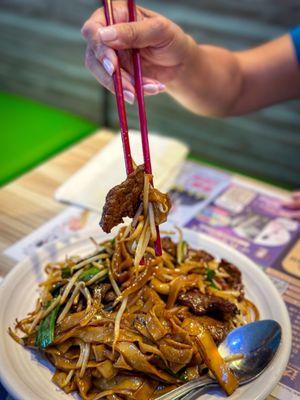 fried rice noodle with beef