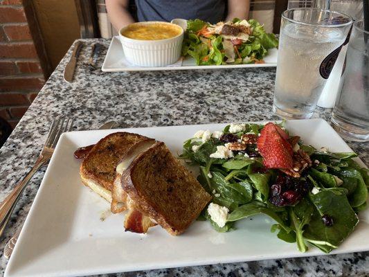 Spinach and Arugula Salad with The Melt and House Salad with Shepherd's pie.